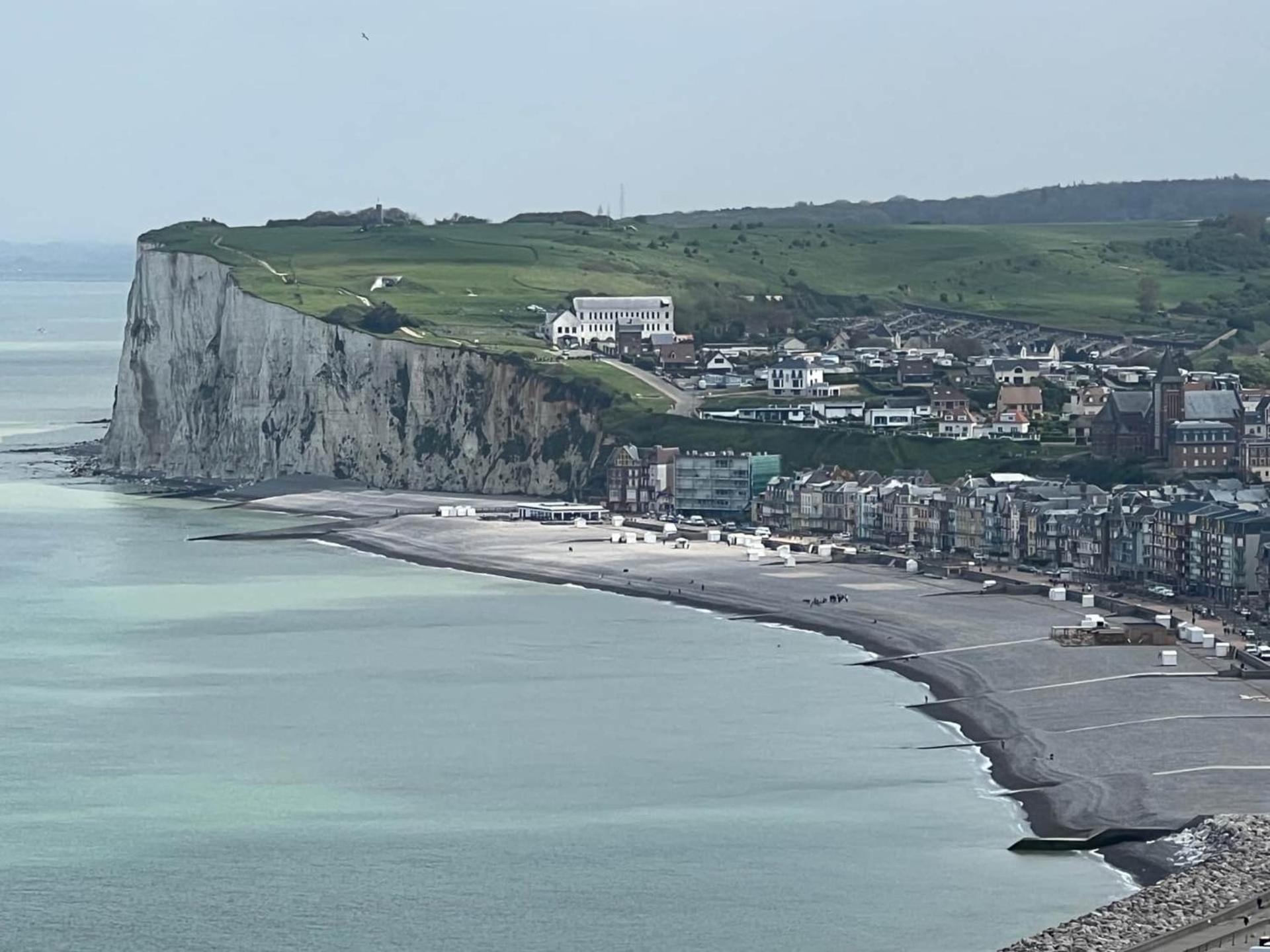 Caprices De Mer Appartement Avec Grand Balcon Et Vue A 300 M Plage, Apercu Mer, Lit Queen Size, Mers Les Bains Le Treport , Petit Dejeuner En Option, 2 Velos Fournis Екстериор снимка
